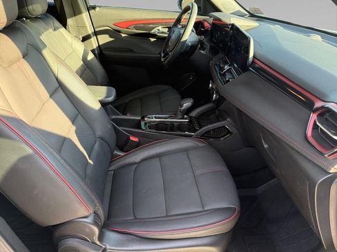 Used 2025 Chevrolet TrailBlazer RS w/ Convenience Package image 9