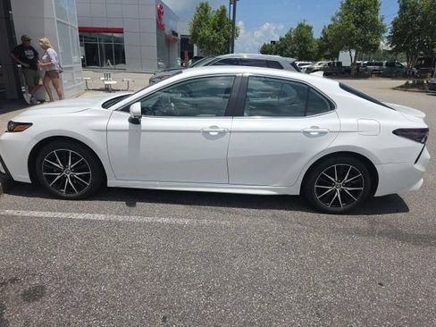 Used 2024 Toyota Camry SE FWD image 4