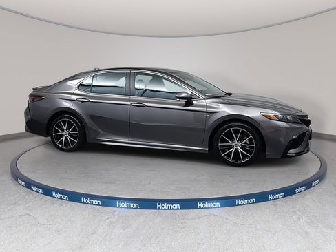 Used 2022 Toyota Camry SE image 5