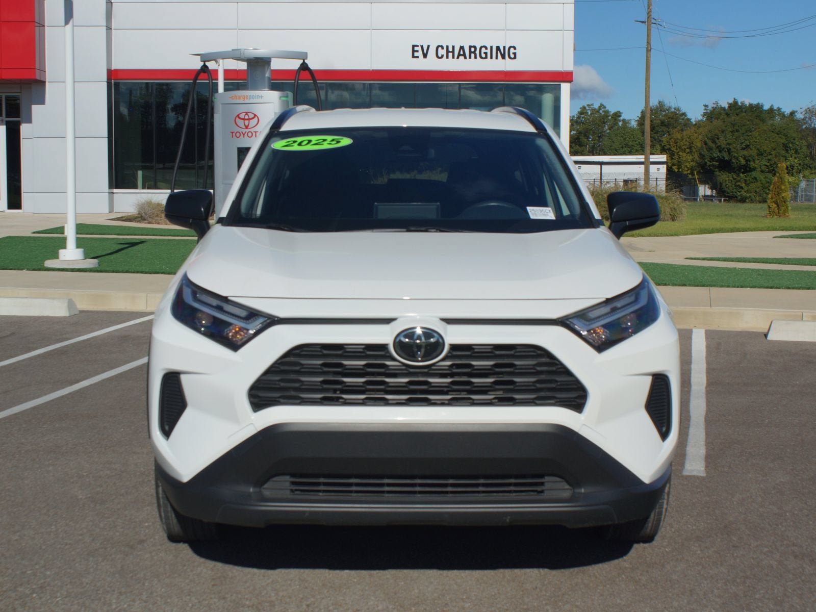 Used 2025 Toyota RAV4 LE AWD/4WD image 24