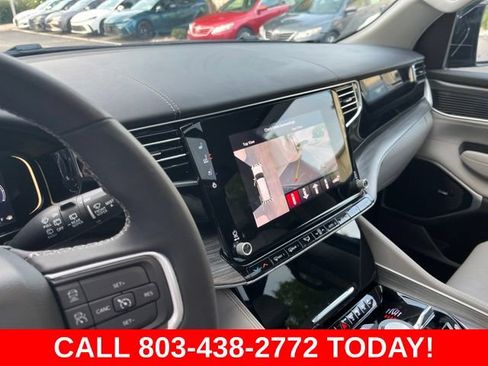 Used 2023 Jeep Wagoneer Series III w/ Premium Group I AWD/4WD image 27