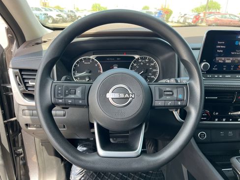 Used 2022 Nissan Rogue SV FWD image 18