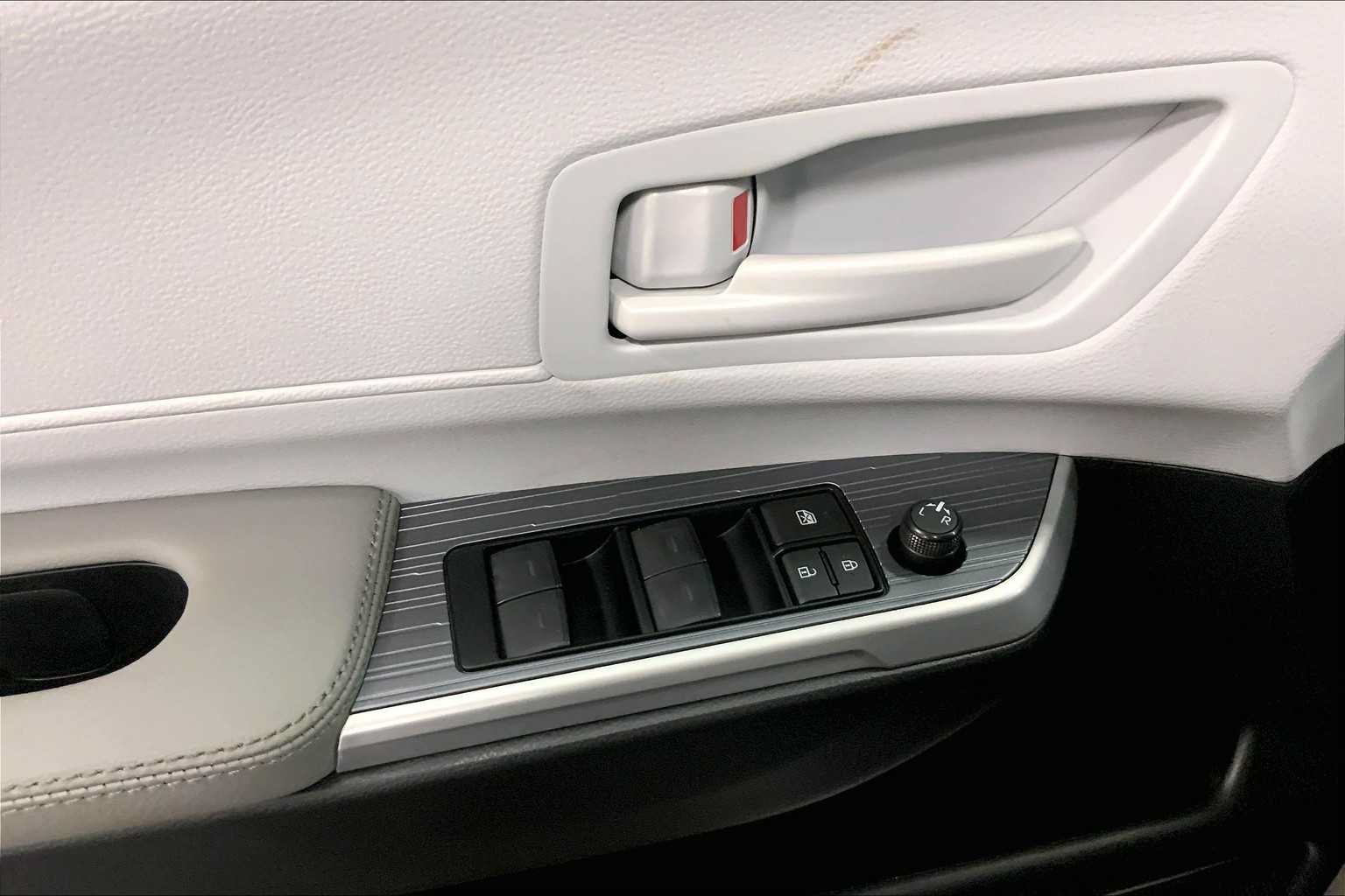 Used 2025 Toyota Sienna LE AWD/4WD image 20