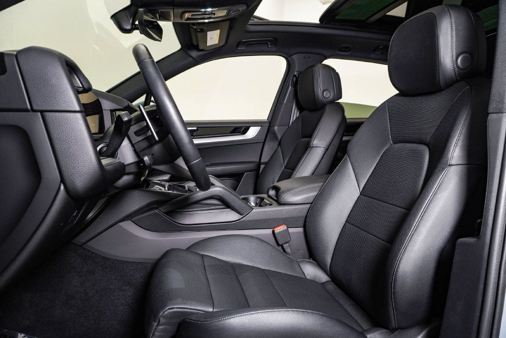 Certified 2026 Porsche Cayenne E-Hybrid AWD/4WD image 5