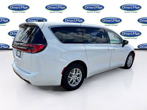 Used 2025 Chrysler Pacifica Select FWD image 7
