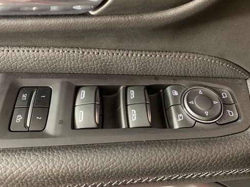 Used 2023 GMC Yukon XL Denali AWD/4WD image 34