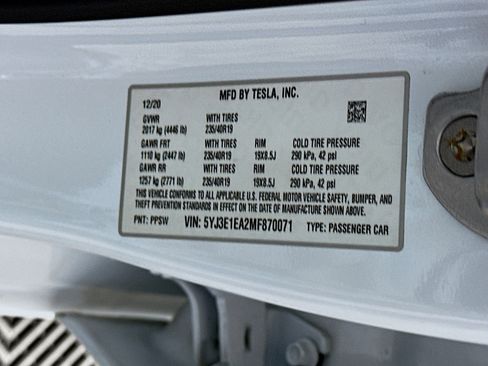 Used 2021 Tesla Model 3 Standard Range Plus image 12