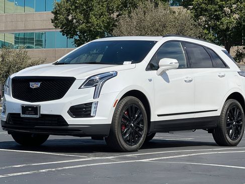 Used 2022 Cadillac XT5 Sportv w/ LPO, ONYX Package image 8