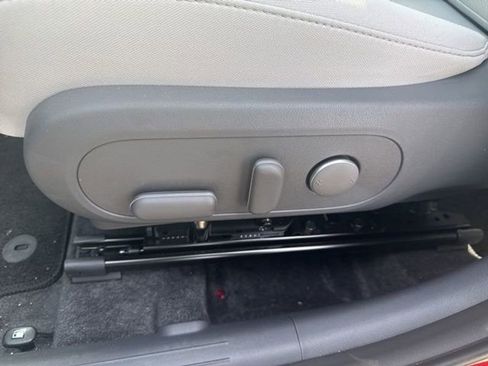 Used 2025 Hyundai Kona SEL image 11