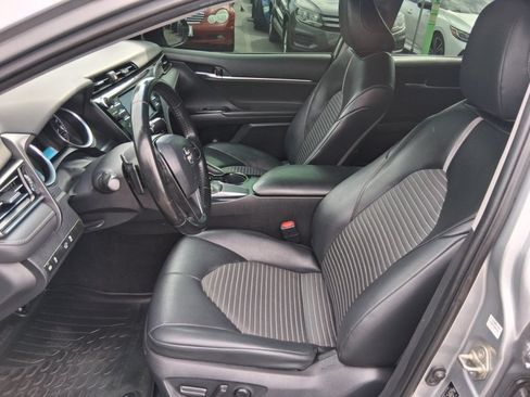 Used 2020 Toyota Camry SE FWD image 8