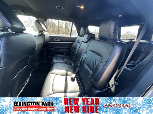 Used 2018 Ford Explorer XLT w/ Equipment Group 202A image 13