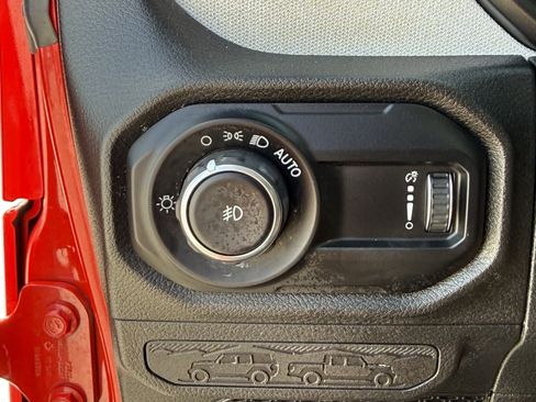 Used 2025 Jeep Wrangler Unlimited Sport AWD/4WD image 26