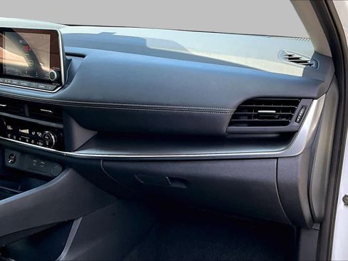 Used 2025 Nissan Rogue SV FWD image 19