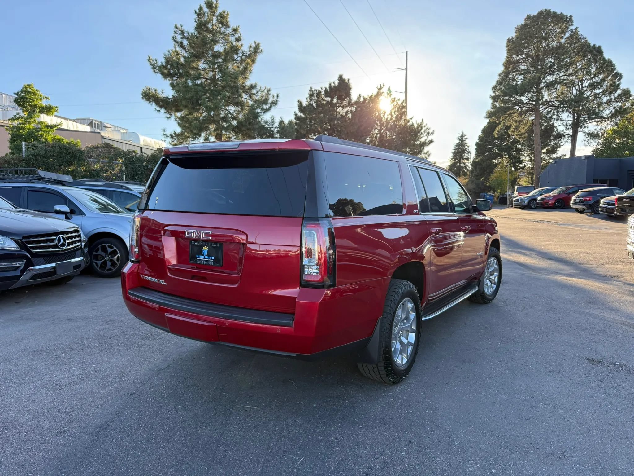 Used 2015 GMC Yukon XL SLT w/ HD Trailering Package AWD/4WD image 6