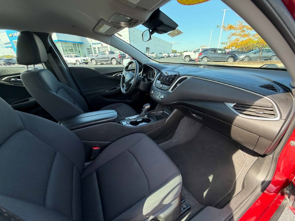 Used 2025 Chevrolet Malibu LT FWD image 23