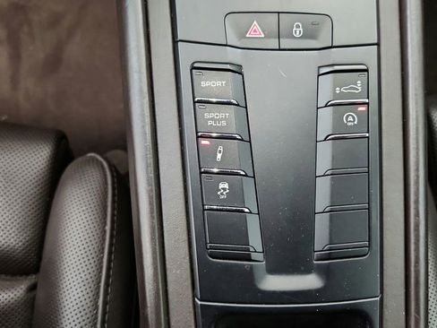 Used 2015 Porsche 911 Turbo image 38