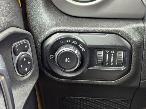 Used 2021 Jeep Wrangler Willys image 12