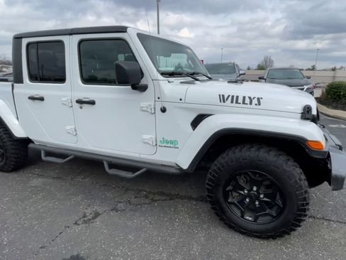 Used 2022 Jeep Gladiator Willys image 7