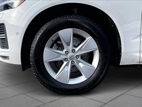 Used 2022 Volvo XC60 B5 Momentum image 10
