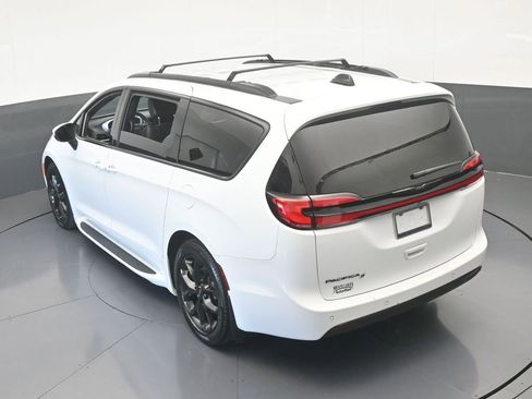 Used 2023 Chrysler Pacifica Touring-L w/ S Appearance Package image 52