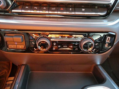 Used 2022 Chevrolet Silverado 1500 High Country w/ Technology Package image 26