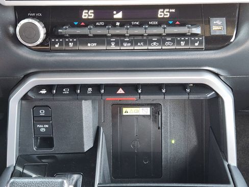 Used 2022 Toyota Tundra Platinum RWD image 19