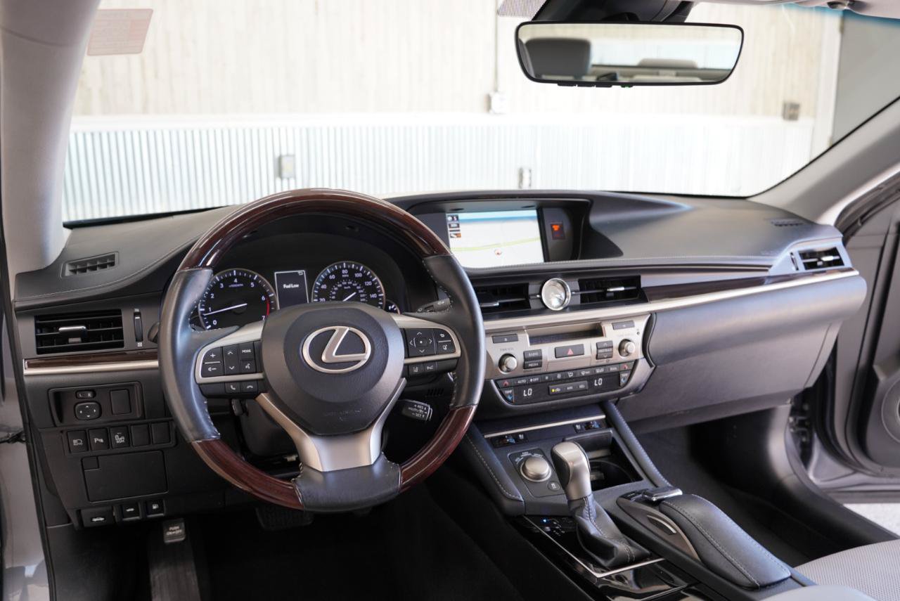 Used 2018 Lexus ES 350 w/ Navigation System Package FWD image 19