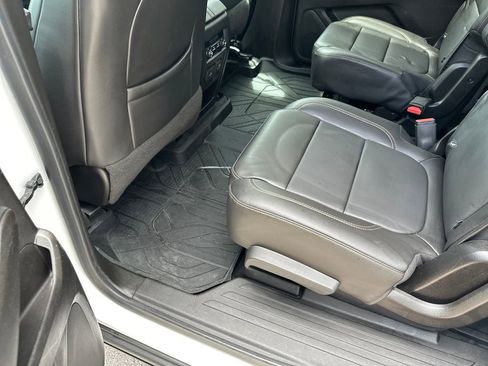 Used 2021 Chevrolet Traverse RS FWD image 33