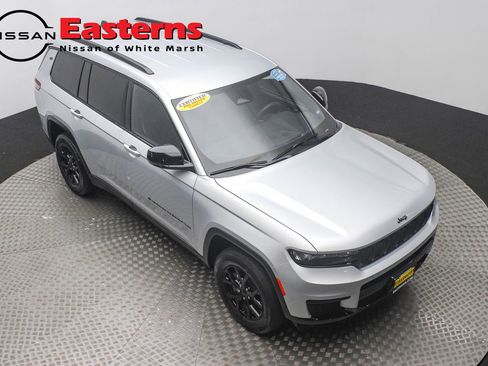 Used 2024 Jeep Grand Cherokee L Laredo image 3
