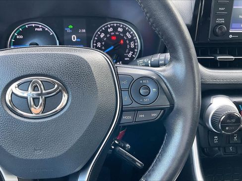 Certified 2022 Toyota RAV4 XLE Premium image 22