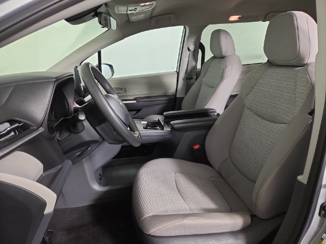 Used 2023 Toyota Sienna LE FWD image 14