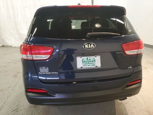 Used 2016 Kia Sorento LX image 5