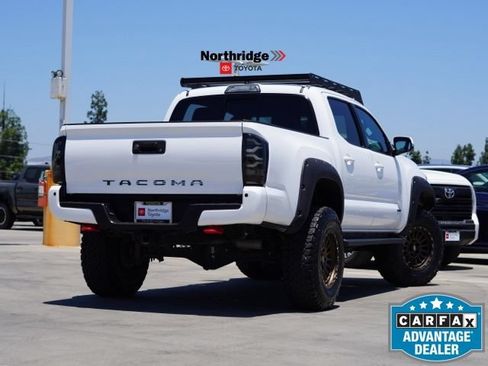 Used 2018 Toyota Tacoma TRD Sport w/ Technology Package RWD image 7