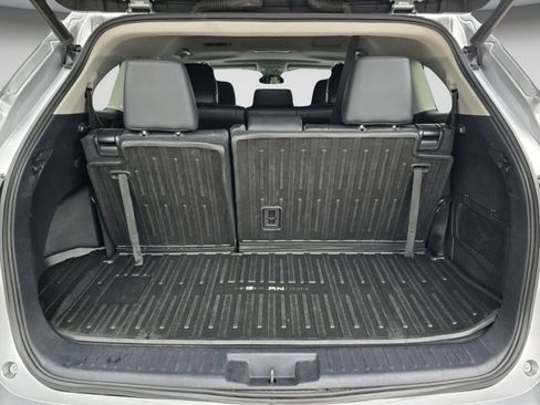 Used 2020 Toyota Highlander XLE image 26