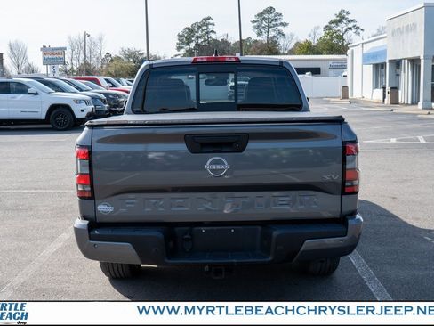 Used 2022 Nissan Frontier SV w/ SV Premium Package image 5