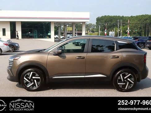 Certified 2025 Nissan Kicks SV FWD image 4
