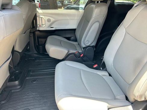 Certified 2025 Toyota Sienna XLE w/ XLE Plus Package FWD image 18