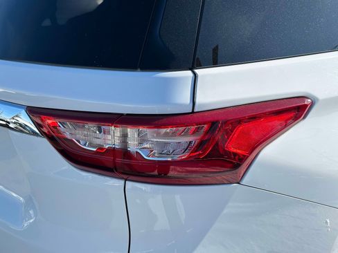 Used 2021 Chevrolet Traverse LS image 10