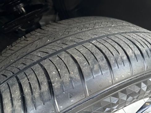 Used 2025 Volkswagen Atlas SE image 28