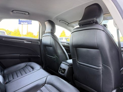 Used 2018 Ford Fusion SE w/ Equipment Group 602A FWD image 18
