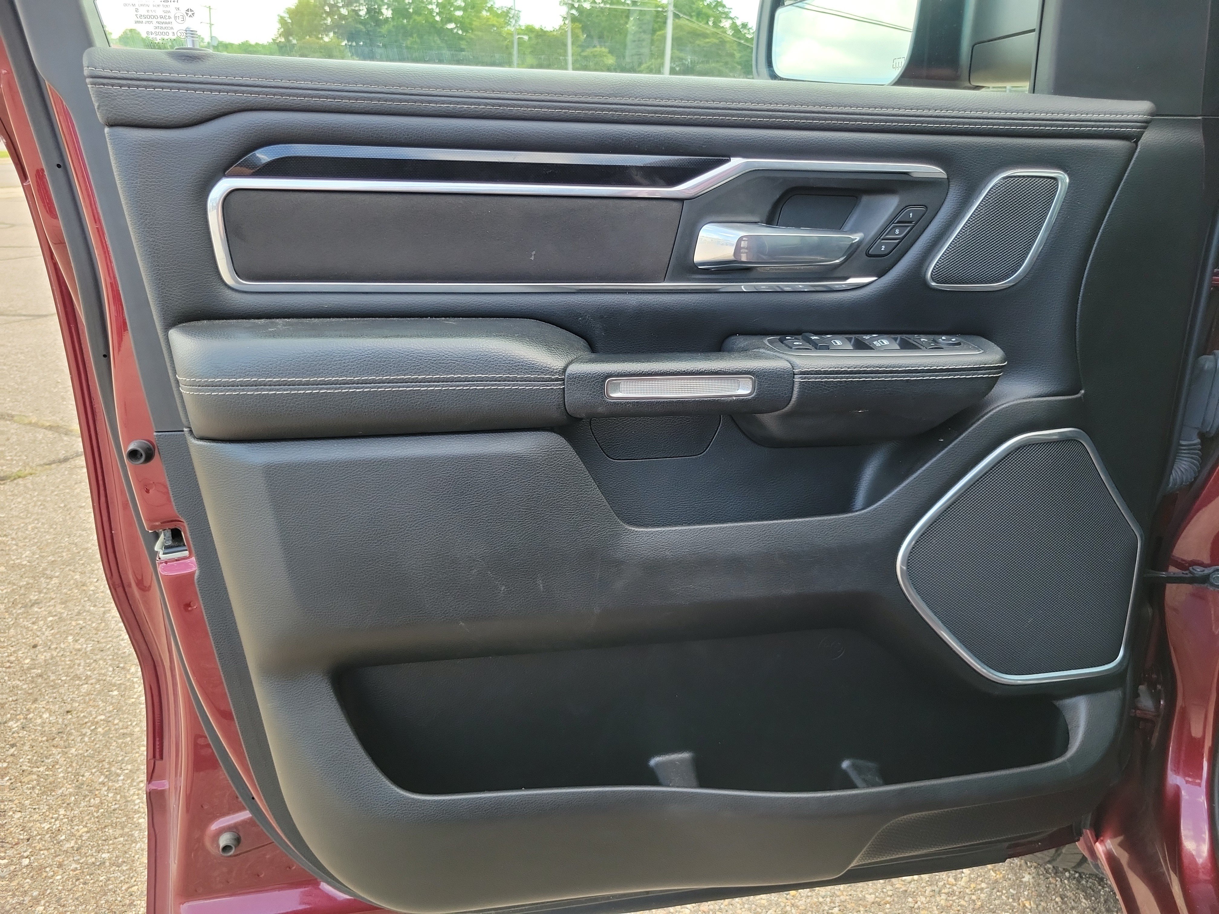 Used 2022 RAM 1500 Laramie AWD/4WD image 6
