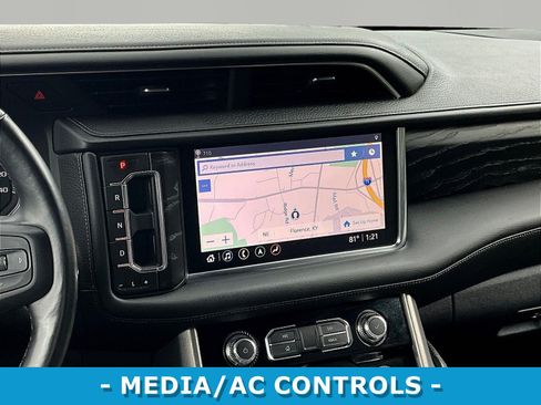 Used 2021 GMC Yukon XL Denali w/ Denali Premium Package AWD/4WD image 9