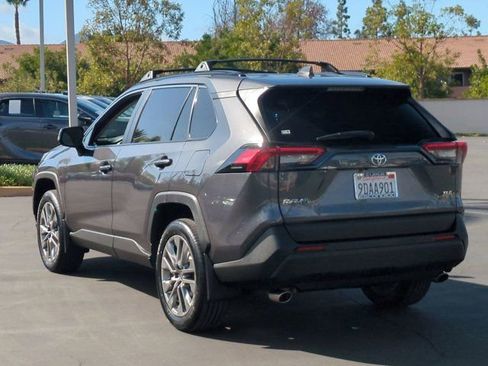 Used 2022 Toyota RAV4 XLE Premium image 7