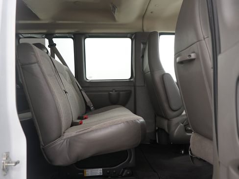 Used 2025 Chevrolet Express 3500 LT w/ LT Preferred Equipment Group RWD image 14