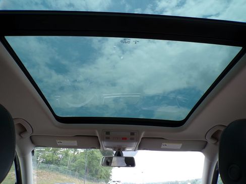 Used 2018 Volkswagen Tiguan SE w/ Panoramic Sunroof Package AWD/4WD image 21