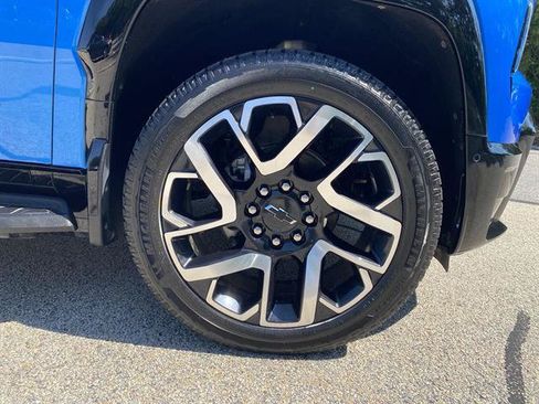 Certified 2025 Chevrolet Silverado EV RST AWD/4WD image 10