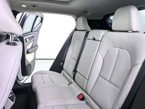 Certified 2026 Volvo XC40 B5 Plus w/ Protection Package Premier image 22