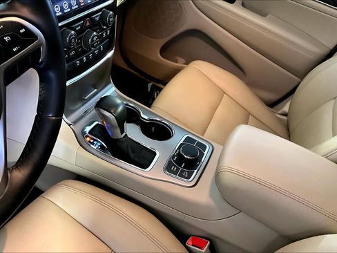Used 2021 Jeep Grand Cherokee Limited w/ Premium Lighting Group AWD/4WD image 17