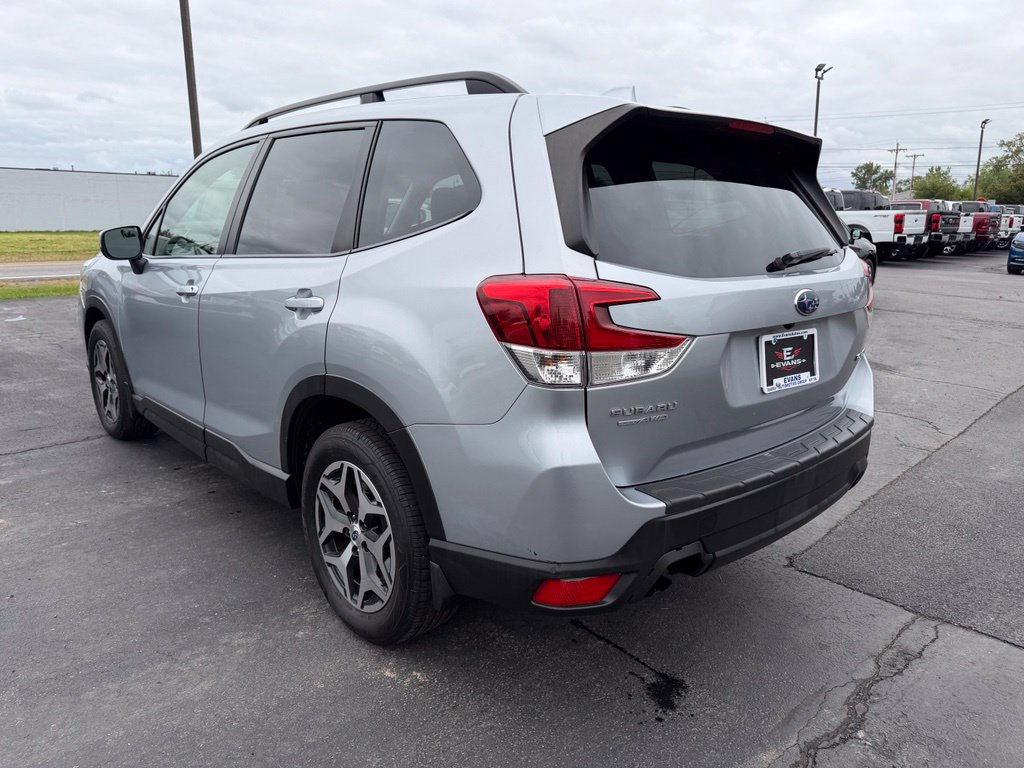 Used 2019 Subaru Forester Premium AWD/4WD image 5