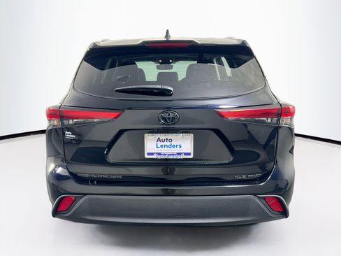 Used 2022 Toyota Highlander XLE image 6